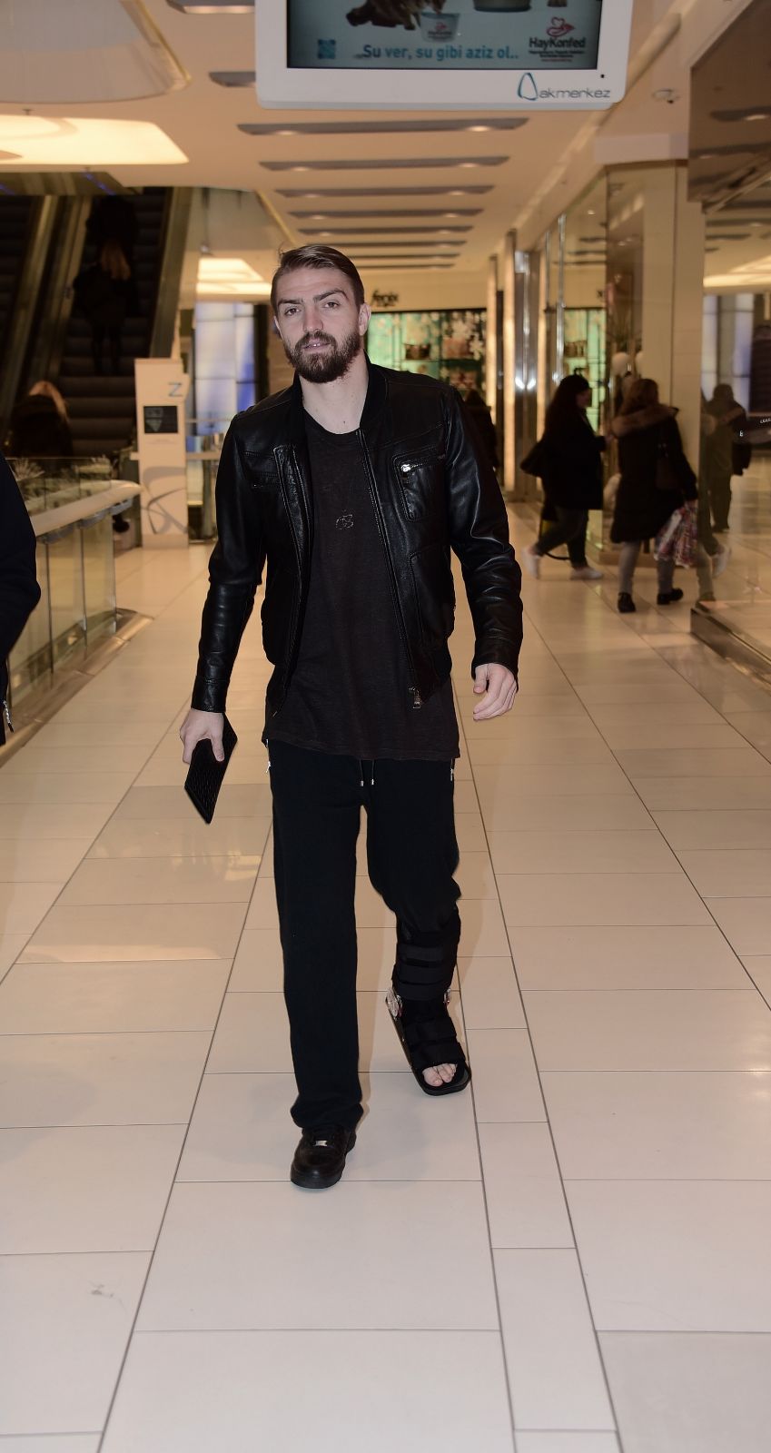 Asenadan Caner Erkine bir dava daha Asenadan Caner Erkine bir dava daha